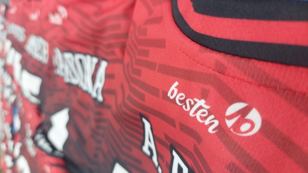 Camiseta fabricada por Besten10 con el logo de la marca