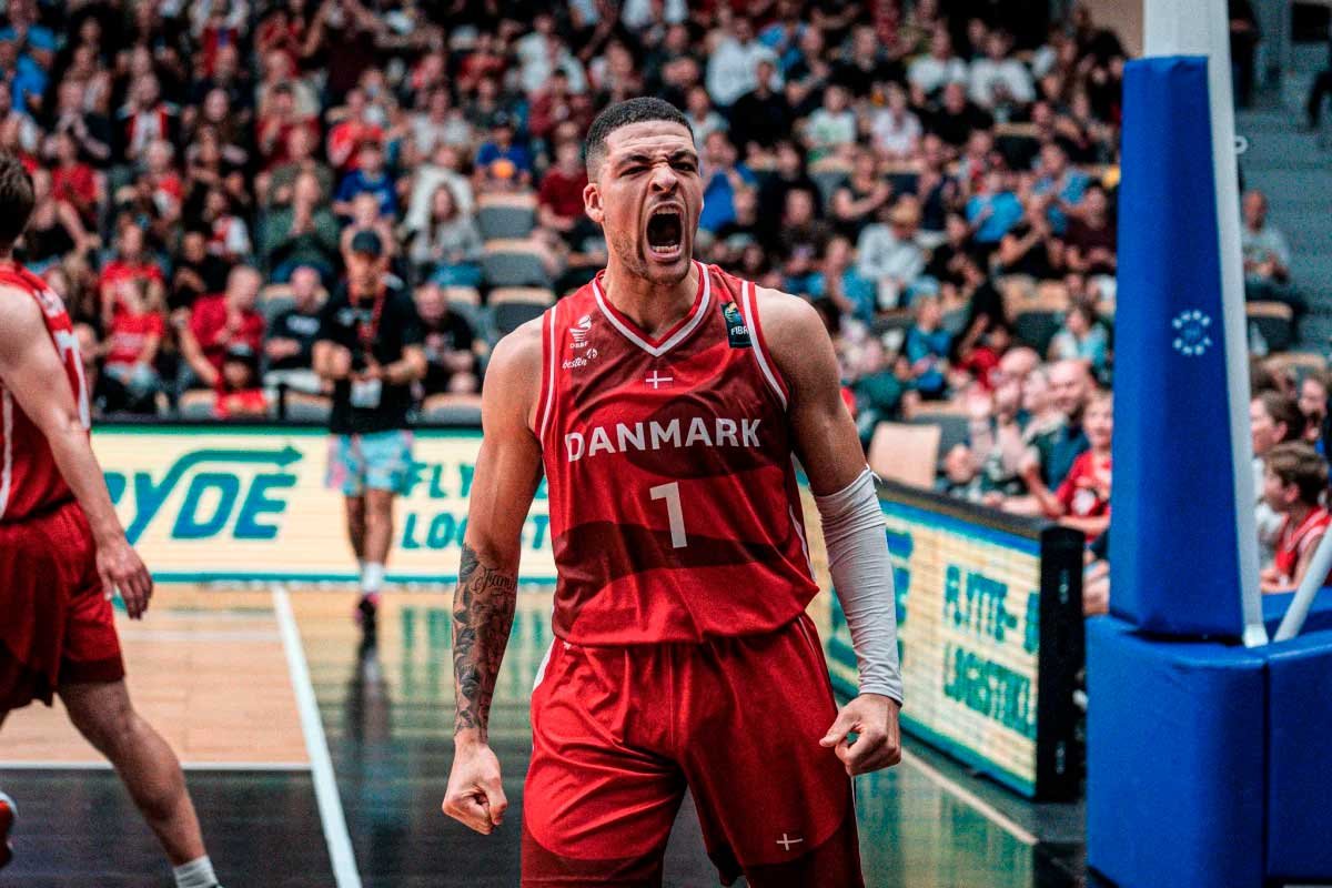Selección de Dinamarca de baloncesto con equipación Besten10