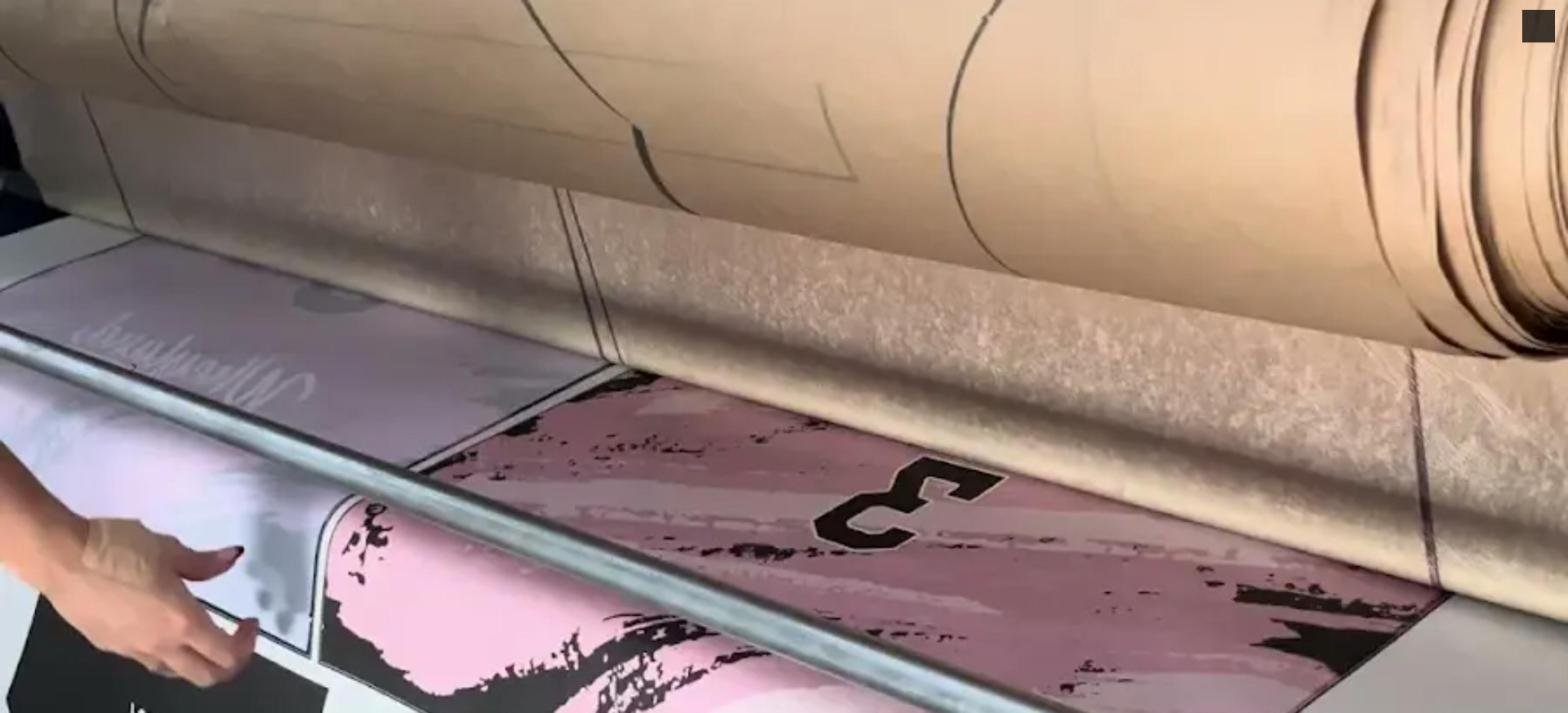 Calandra de sublimación textil transfiriendo el diseño del papel al tejido en la fábrica de Besten10